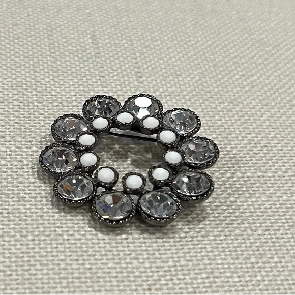WHBM custom jewelry brooch - Picture 2 of 4